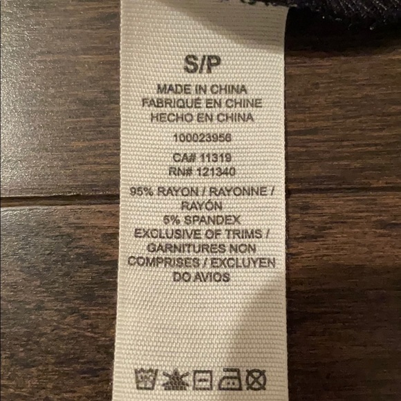 Mock neck dress with oval open back - Picture 4 of 4